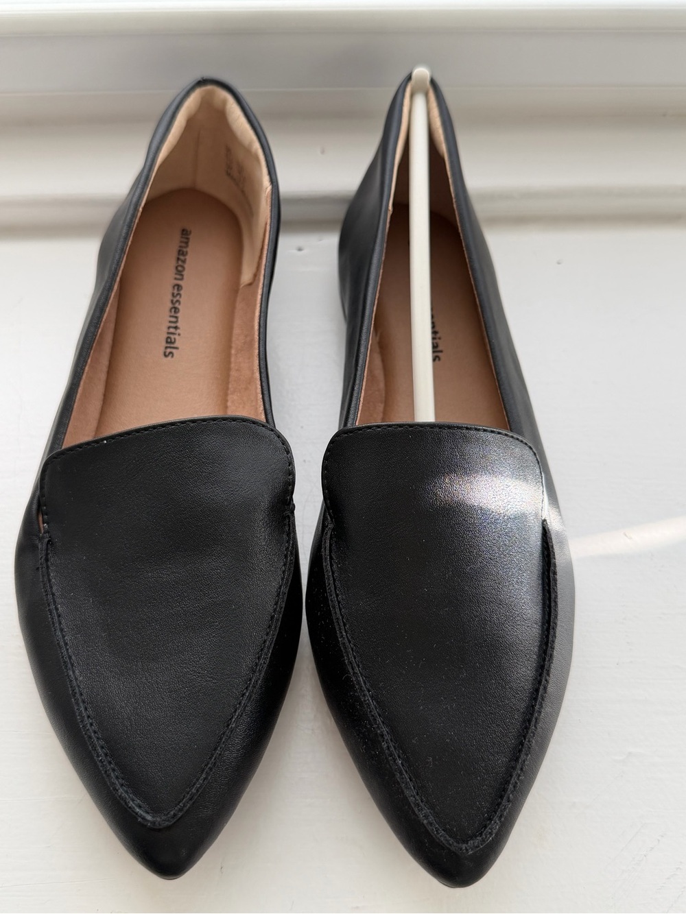 Amazon Essentials Women's Black Pointed-Toe Loafers